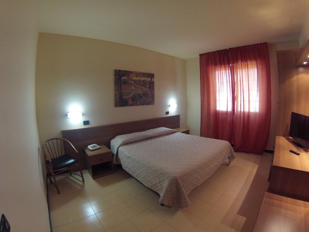 Hotel Italia Окиобело Екстериор снимка