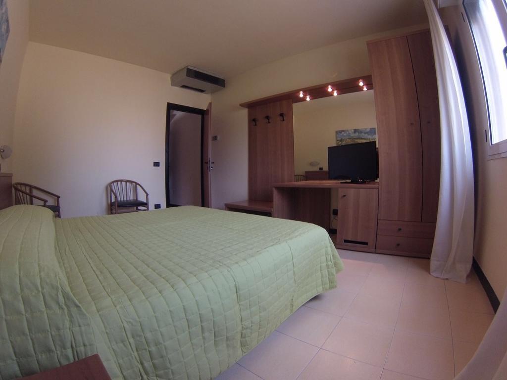 Hotel Italia Окиобело Екстериор снимка