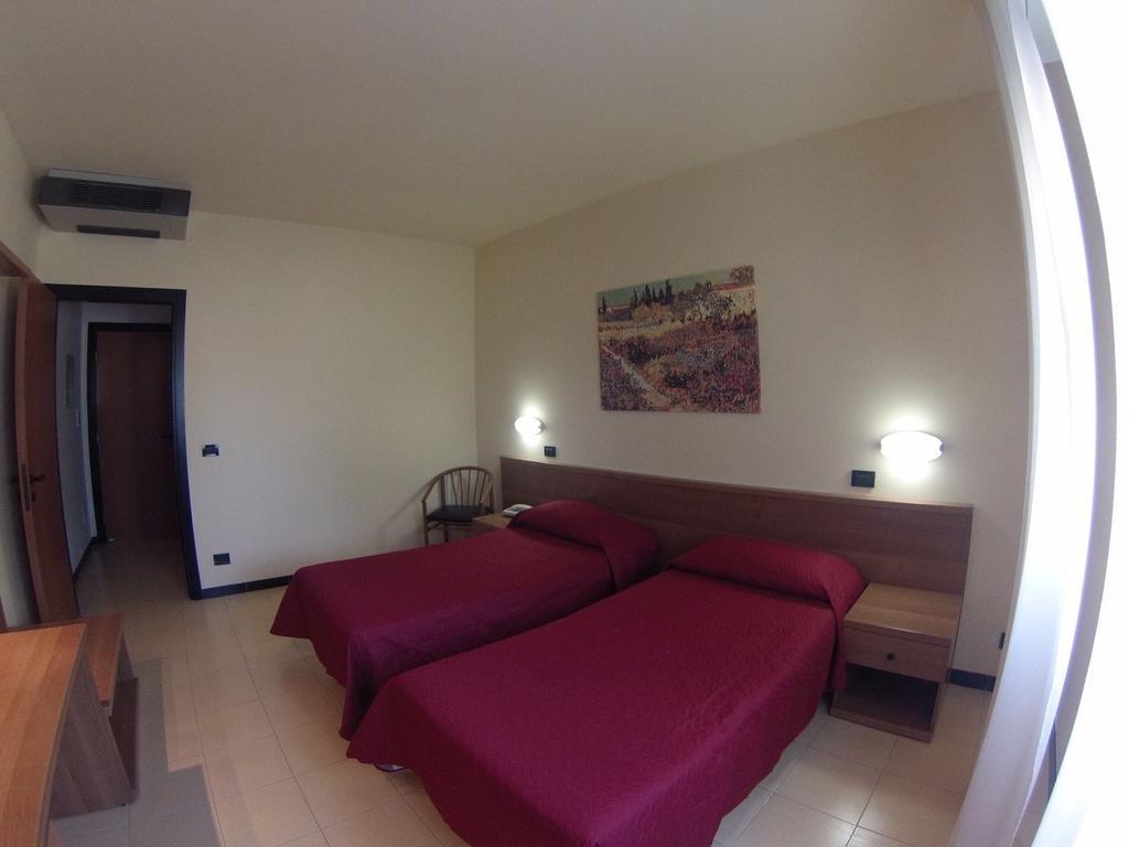 Hotel Italia Окиобело Екстериор снимка