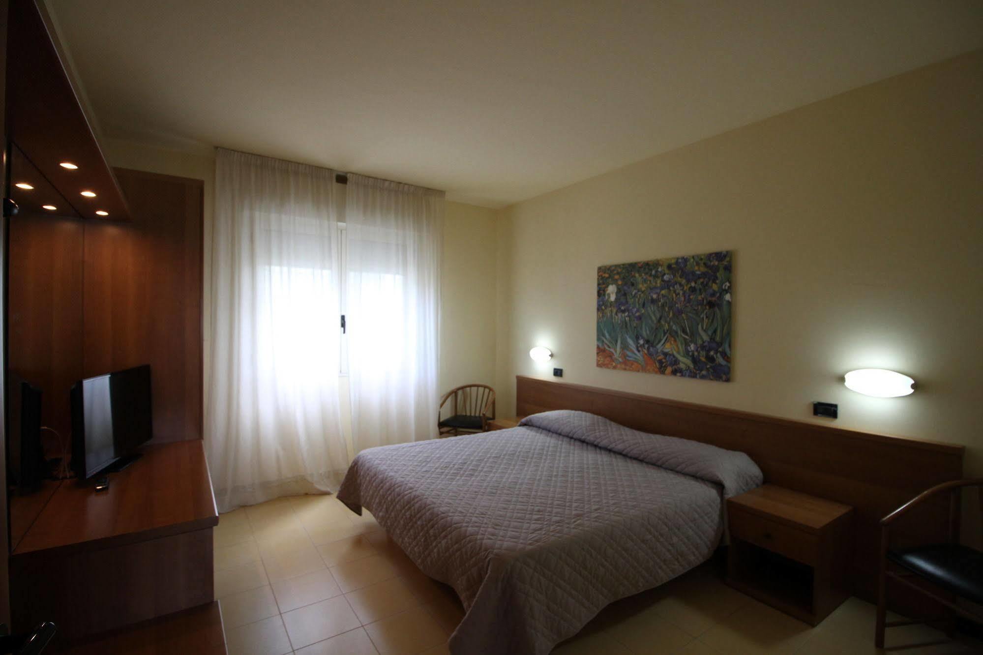 Hotel Italia Окиобело Екстериор снимка