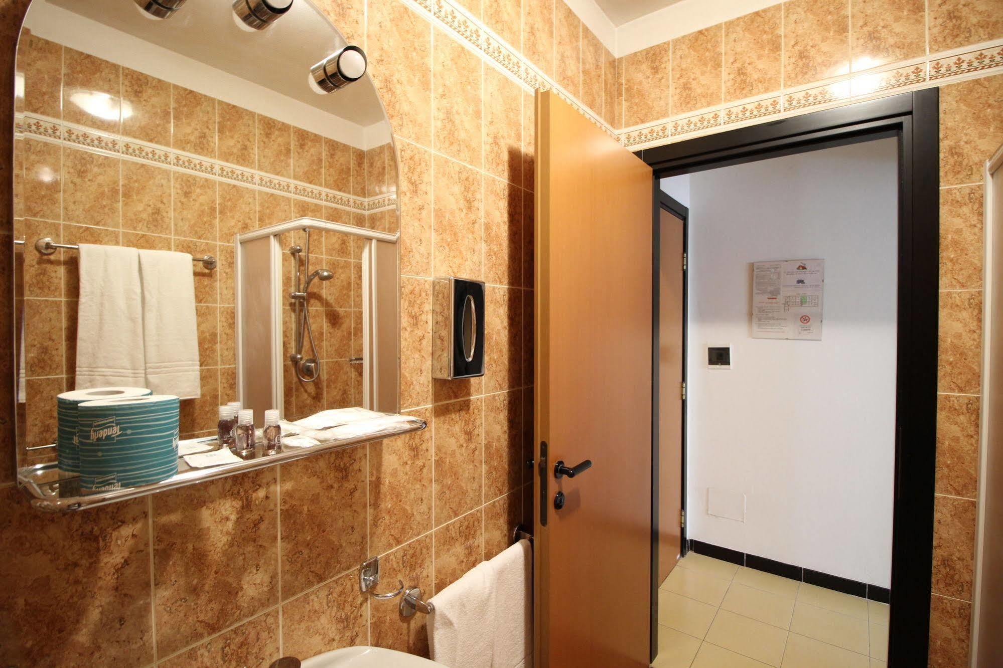 Hotel Italia Окиобело Екстериор снимка
