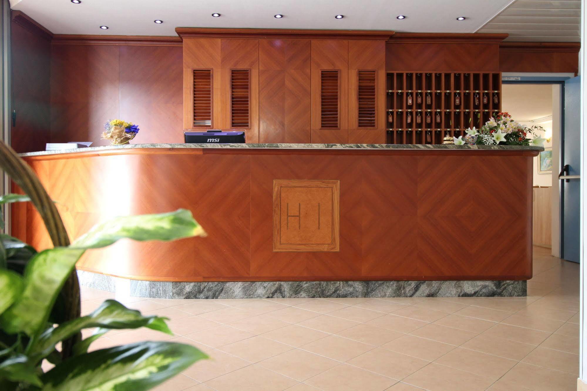 Hotel Italia Окиобело Екстериор снимка