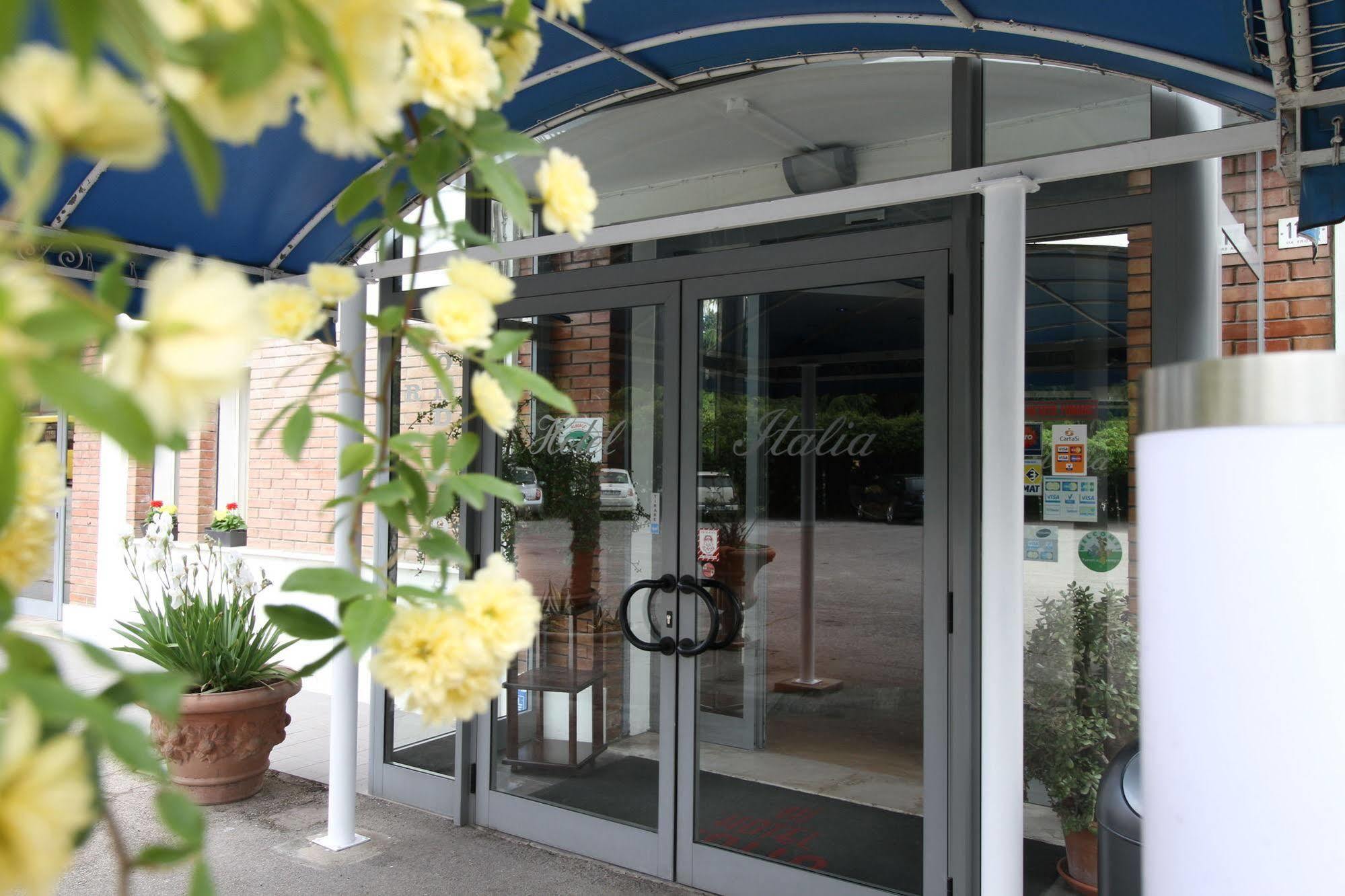 Hotel Italia Окиобело Екстериор снимка